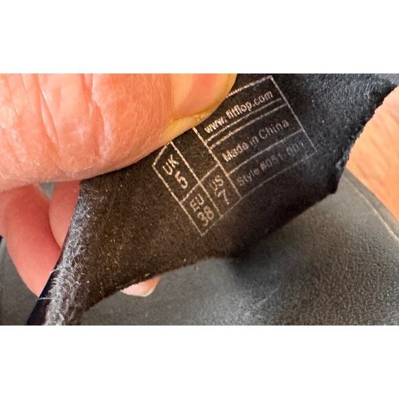 FITFLOP Pietra Bejeweled Slip On Patent Leather Sandals Thongs Size 7 - Picture 8 of 8